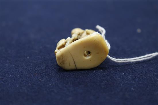 Two Japanese ivory netsuke, 19th century, 4cm
